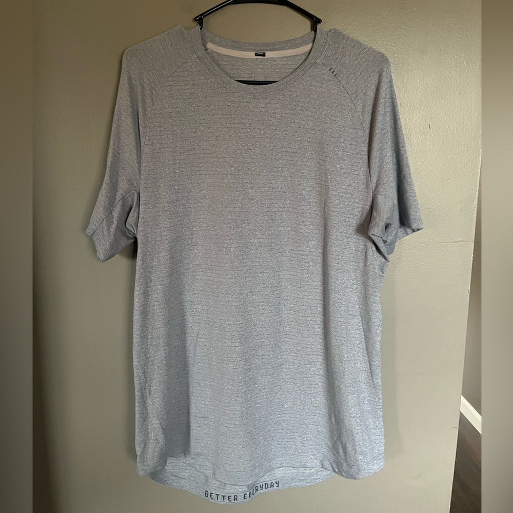 lululemon athletica Curved Gray Short Sleeve Tee
